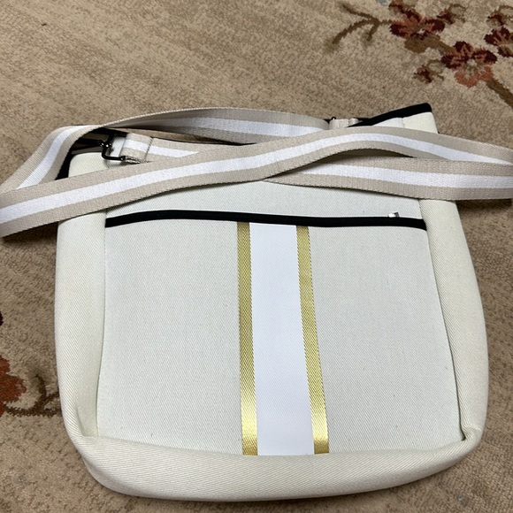 Parker & Hyde Crossbody - Picture 2 of 6